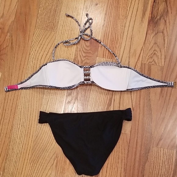 Bikini - Picture 2 of 3